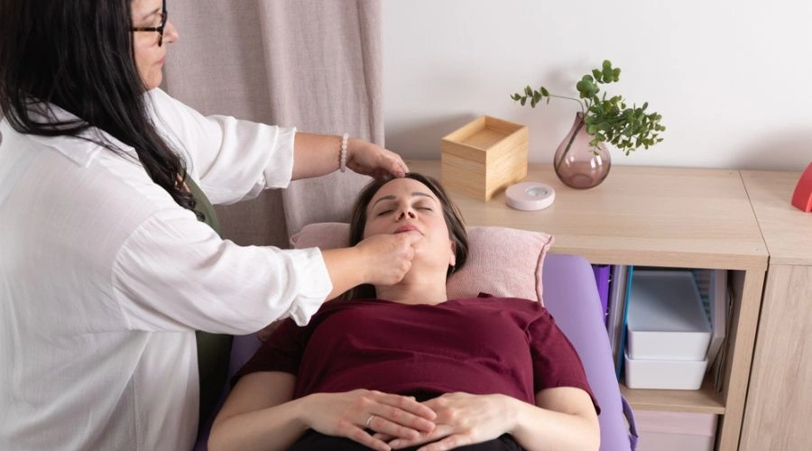 Image of Counselor with patient laying on a table -Emotional Release Therapy at Catalina Behavioral Health