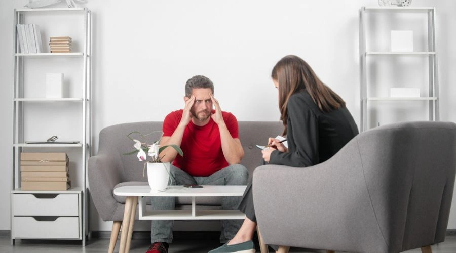 Professional psychotherapist working with patient in Rehab