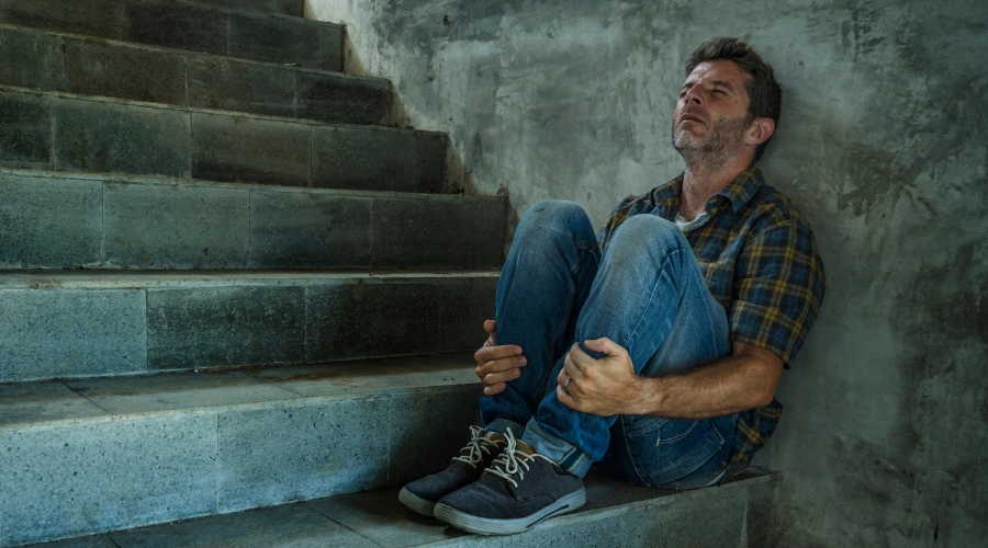 Image of distressed man representing the struggle during psychotic episodes